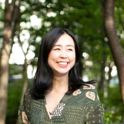 2010年スウェーデン・スンツヴァルに移住。移民失業者から翻訳者&エッセイスト&ユーチューバーに。著書『スウェーデンの保育園に待機児童はいない』、共著『スウェーデン流 夢を描ける子どもの脳の育て方』でスウェーデンでの暮らし・子育て・仕事、日本の未来へのヒントをたくさん詰め込みました。訳書は40冊ほど。