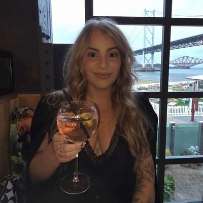 sianalexshannon's profile picture. Dead inside x