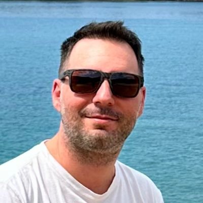 iOS engineer • Working remotely • Cat enthusiast • @petfettiapp