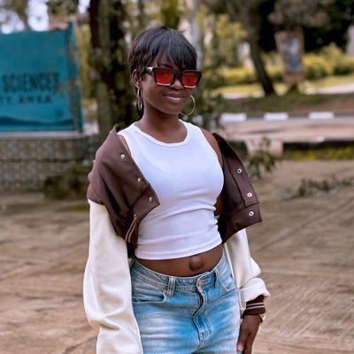 Big dreamer|Make_up_artist|Character_artist | Fashion lover | Being creative is my thing | Gym enthusiast| Smallie🥴