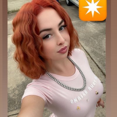 aquarius ♒️ bi🌈 plug🍯/herbalist🌹/seller👙/content creator📸/hippie🔮/tarot reader🧧