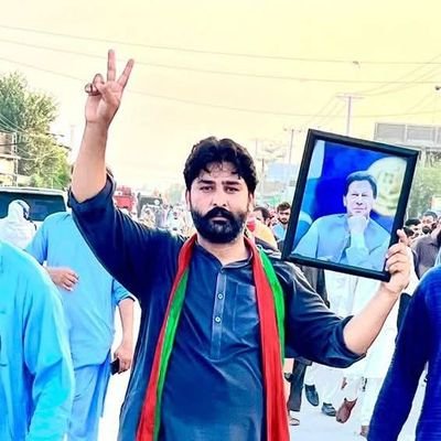 نائب صدر انصاف یوتھ ونگ شمالی پنجاب پاکستان تحریک انصاف
است است است پیر خانہ بلند است
زندہ پیر کامل مرشد عمران احمد نیازی زندہ باد
عمران خان کا کارکن✌️✌️