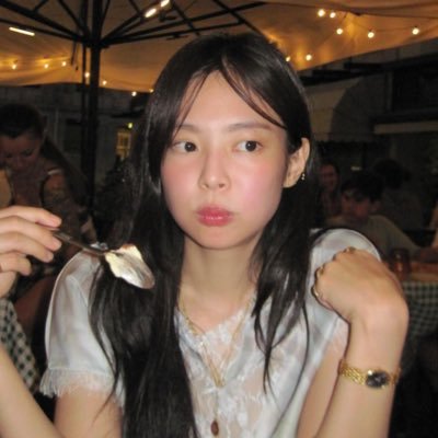 strawbrrmoon's profile picture. 