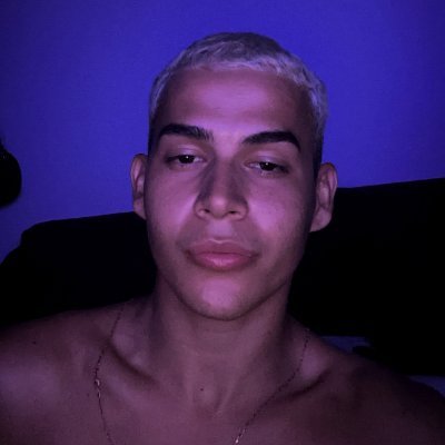 Bora já me segue
Um jovem que caiu de paraquedas nessa rede