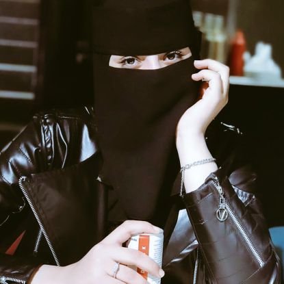 والفرج إذا أراده الله، أتاك في أعماق كربتك، في أعظم لحظات ضعفك وأشد حالات كسرك، مع انقطاع أسبابك وقلة حيلتك، فرحمة الله لا يحجزها باب موصد،