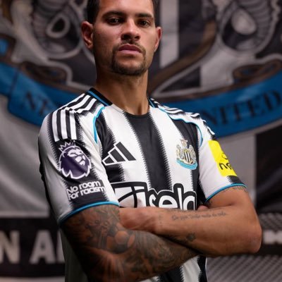 Dad to three beautiful kids, husband to beautiful and inspiring wife. Nufc fan. Award winning Wedding Photographer. Fearless Wedding Photographer.