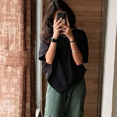 जीवन में शांति चाहते हो तो दूसरों की शिकायतें करने से बेहतर है खुद को बदल लें क्योंकि पूरी दुनिया में कारपेट बिछाने से ख़ुद के पैरो में चप्पल पहन लेना अच्छा है