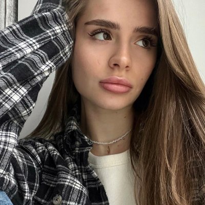 NinaNNLL's profile picture. The sunset is too short, I just want to run to the distant place that belongs to me.