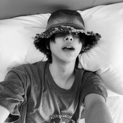 ywxvrn Profile Picture