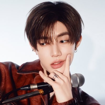 ssinefable's profile picture. 50/50 chance you get haikyuu or zb1 here