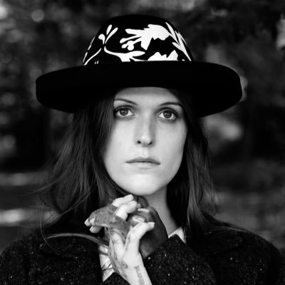 Kopchilik birida va ichkarida sikishadi Aprel Boulbining erotik fotosuratlari