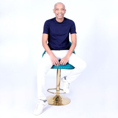 Dj Traxx all abt house music for booking-cell no-0839237811and my email address sifisomdingi@yahoo.com