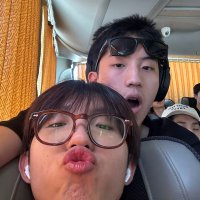 val (@vvaallllllll) 's Twitter Profile