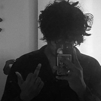 vamshiluvsmilfs's profile picture. deftones and milfs