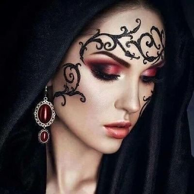 رُبما ، لا يحتاجُ الشخص أن يشعُر بأنهُ محبوب ، مِثل حاجتهُ بالشعور بأن هُناك شخص ما يفهمهُ...!
-- جورج أورويل، 1984