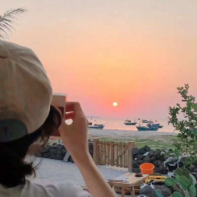 Ungarodxcb's profile picture. 本が好きで、週末はよく一人旅に出かけます📚✈️
静かなカフェでコーヒーを飲みながら、小説やエッセイを読む時間が至福のひととき☕✨
旅先で見つけた景色、美味しいもの、心に残ったことを気ままに記録してます📷🌿
#旅行好き #読書女子 #ひとり時間