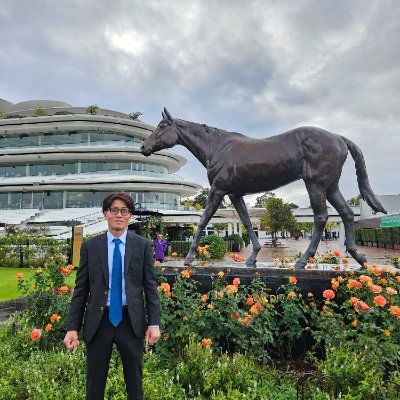 調教師(研修中)
元騎手
NAR全国リーディング6回
賞金王7年連続7回
南関東リーディング9回獲得。
東京ダービー
ダートグレード競走など重賞勝利。
2024.11月29日、通算4459勝で引退。
人間万事塞翁が馬。