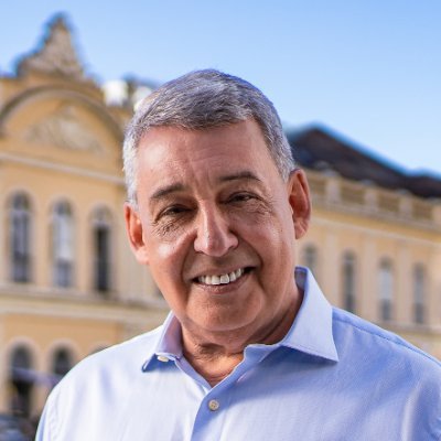 Gaúcho de coração, pai do Pablo e João Artur, marido da Valéria, advogado e prefeito reeleito de Porto Alegre.