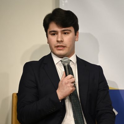 LucasBerrospe's profile picture. Estudiante de formación docente, Historia (IPA). Bolso. «Humano soy; nada humano me es ajeno» (Terencio).