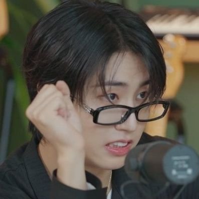 must i have career goals? can i not just simply love jungkook, jisung and minho?