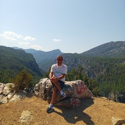 Hepimizin bir oburluğu var. Şişmanlar alenen kendilerini belli ediyorlar diye kimse kendini iyi hissetmesin. İçinize bakmanız yeterli...