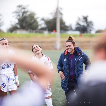 -Lcda. en Ed. Física (I.S.E.F)
-Licencia Pro Fútbol
-Entrenadora de @CNdeFfemenino Sub19, AT 1°