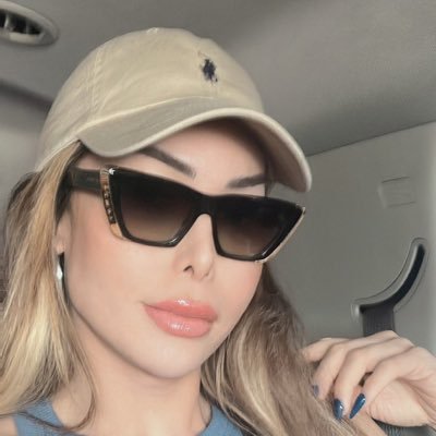 The sweetest trans you will meet ♥️ I offer a FaceTime show and custom video 📸 18+ only