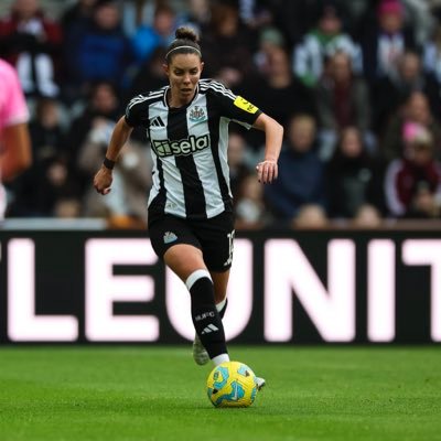 Professional Footballer for @NUFCWOMEN - Represented by @steveplant_  #CCCUgraduate