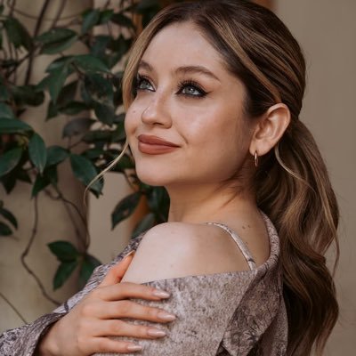 Cuenta fandom de admiradores dedicada a la información de la actriz y cantante mexicana Karol Sevilla 🦋