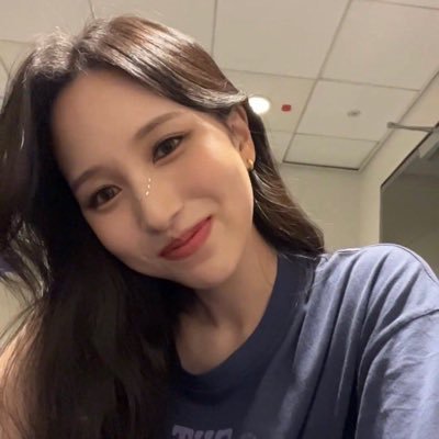 pixeledpenguinn's profile picture. art fan account (allegedly) | twice ult but will post abt other groups occasionally