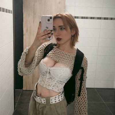 bin eigentlich ein Vampir. | gore whore. | https://t.co/aJXMoGPJdn Cosplays !