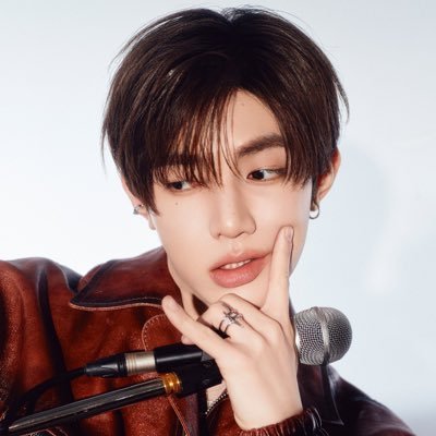 haozhzip's profile picture. 24, he/him #장하오 🩵 pretty much just a solo stan!!