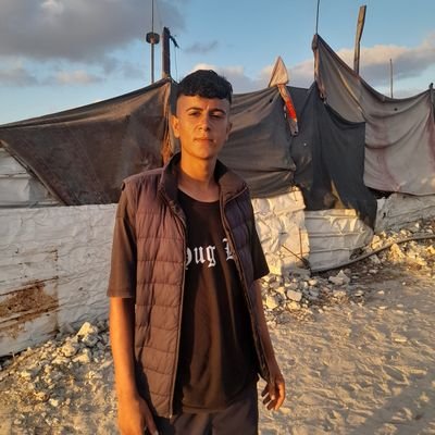 I am Yasser from Gaza, I am 20 years old, a witness to the war of extermination. Help us escape to the safe haven of Gaza.🆘️ 😥🙏