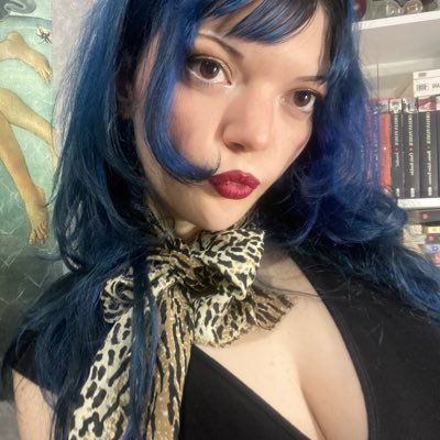 TuhafBirKadin_'s profile picture. Le beau est toujours bizarre🌹