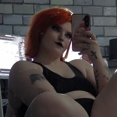 Artist 🎨
Traditional & Digital Art ✏️
Learning to Tattoo ✨️
Commissions Available 🧡