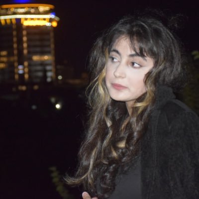 رو سر بنه به بالین تنها مرا رها کن🍀🌞 .دیوانهی شاهین نجفی،از اهالی اکباتان متعهد به پانتهآ بودن.ننه نارنجی