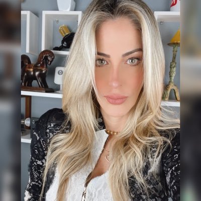 Comentarista política. Advogada especializada em Direito Tributário pela PUC/SP. Comentarista da
@revistaoeste
e
@gazetadopovo
. https://t.co/cyxQuBzF72
V