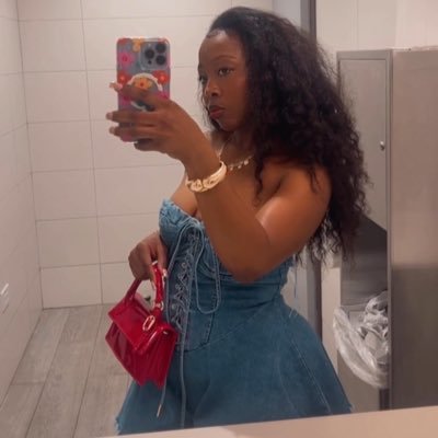 __loveasj's profile picture. Gem ♊️ Licensed Esty 🧖🏾‍♀️ Wax Specialist