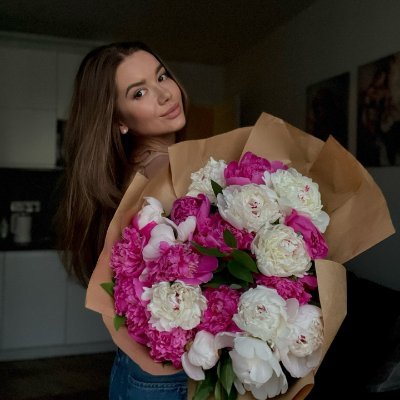 elizathomps's profile picture. Happiness depends upon ourselves.
No DM's 🚫