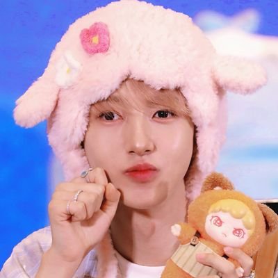 🐯🦊🐶🐻🐰🐬🐹
Aisyah pebrianti ▫ IG @syahp.99 ~♪
.
Minang 'n Pisces Girl
.
Buna nya 드림, 위시, 엔하이픈~♥”
.
Dreamzen 시즈니 💚 엔시티
.
아미 💜 방탄
.
막내 ^^