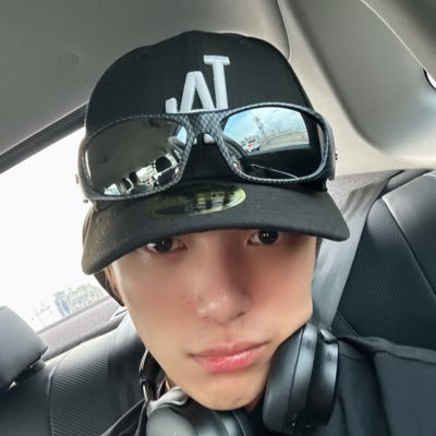 yekku_1103's profile picture. 내가 이민혁을 밝히는게 아니다. 이민혁이 밝은거다.