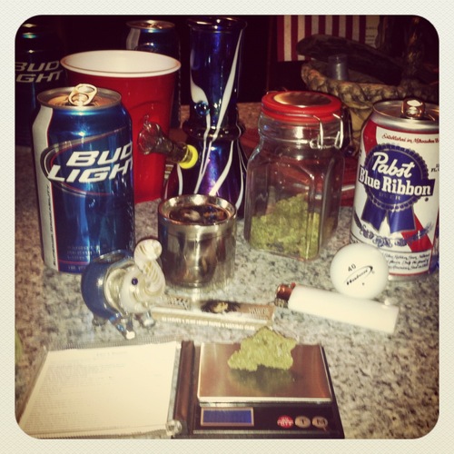 This twitter is made for scholars who get straight sloshed .. #URI #scholarsgetdollars #CsgetDegrees #CollegeBoozer