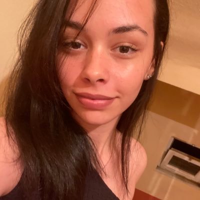 Aleyna62367514's profile picture. 