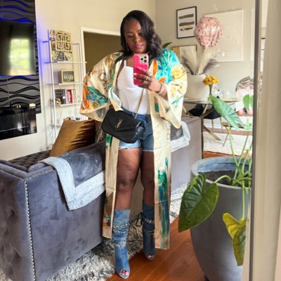 Louisiana born Decatur raised #Saints fan ⚜️ Hair Artist in Atlanta, creator of @creolecocktails and personal hairstylist to @AlixLapri #Effie #PowerGhost
