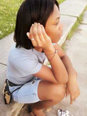 ShardaiMarie holds my hands through it ALL , follow Me doe (: