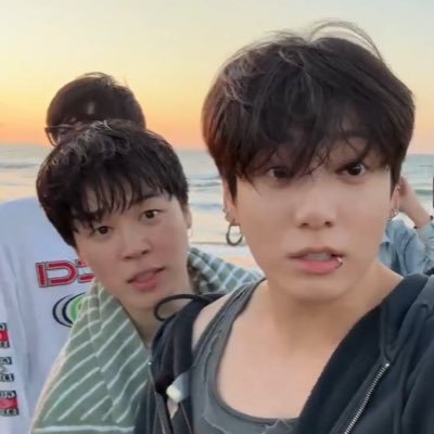 el jikook en Sapporo 🫂⋆୨♡୧⋆ maestro min te amoo