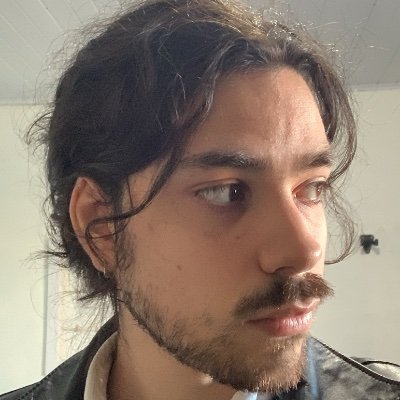 MEskeff's profile picture. Em caso de amor e ódio com a instituição Grêmio football porto alegrense My profile on Letterboxd https://t.co/vVEMO7o282 Estudante de psicologia & psicanálise