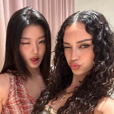 katzswan's profile picture. live laugh love blackswan and katseye