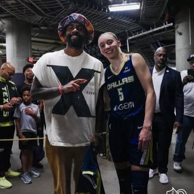 it’s all love for everybody 🤞🏼 #MAKEITMAGIC #MFFL Kyrie 🤞🏼 God first✝️