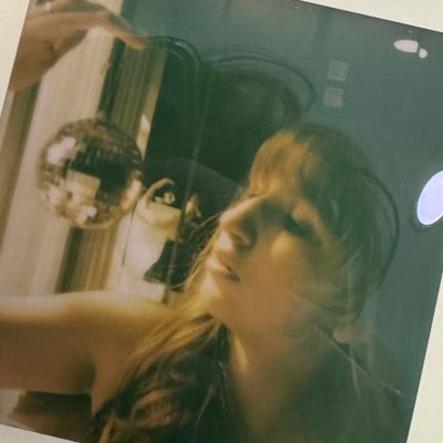 annakaroIyne's profile picture. anjos cantam com o corpo